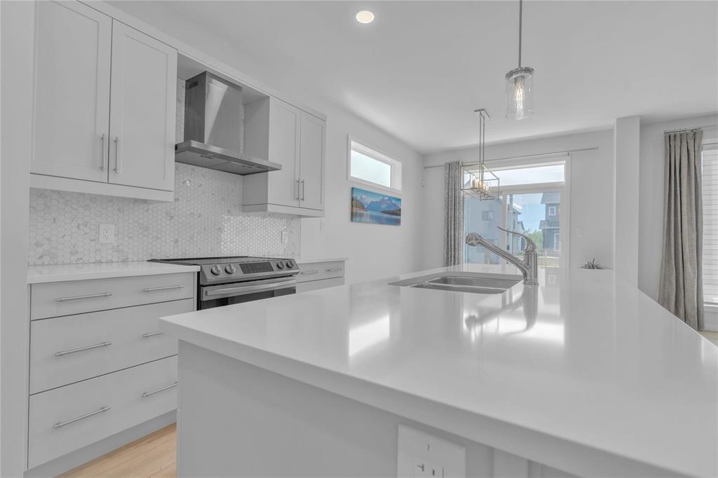 Photo 2 of 166 Big Bluestem Road, Winnipeg MB