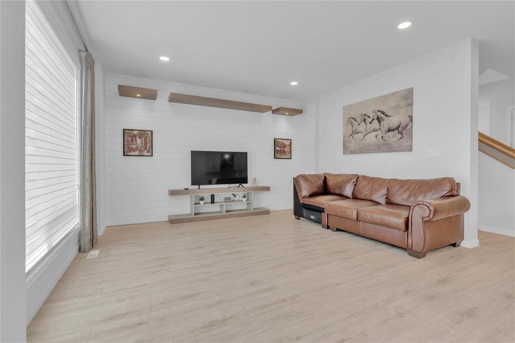 Photo 1 of 166 Big Bluestem Road, Winnipeg MB