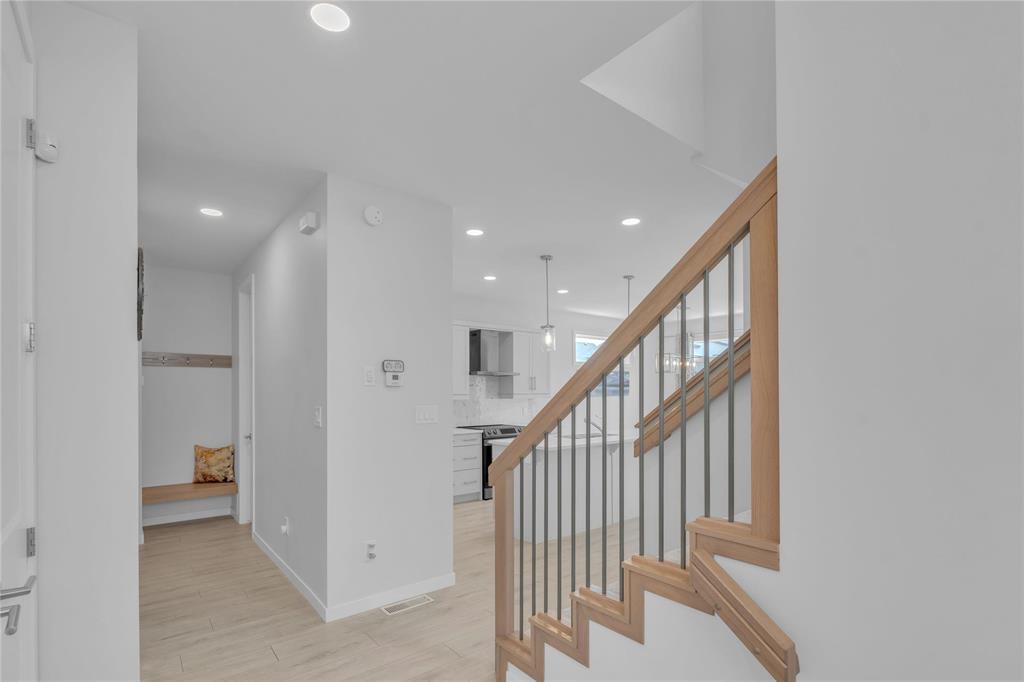 Photo 10 of 166 Big Bluestem Road, Winnipeg MB