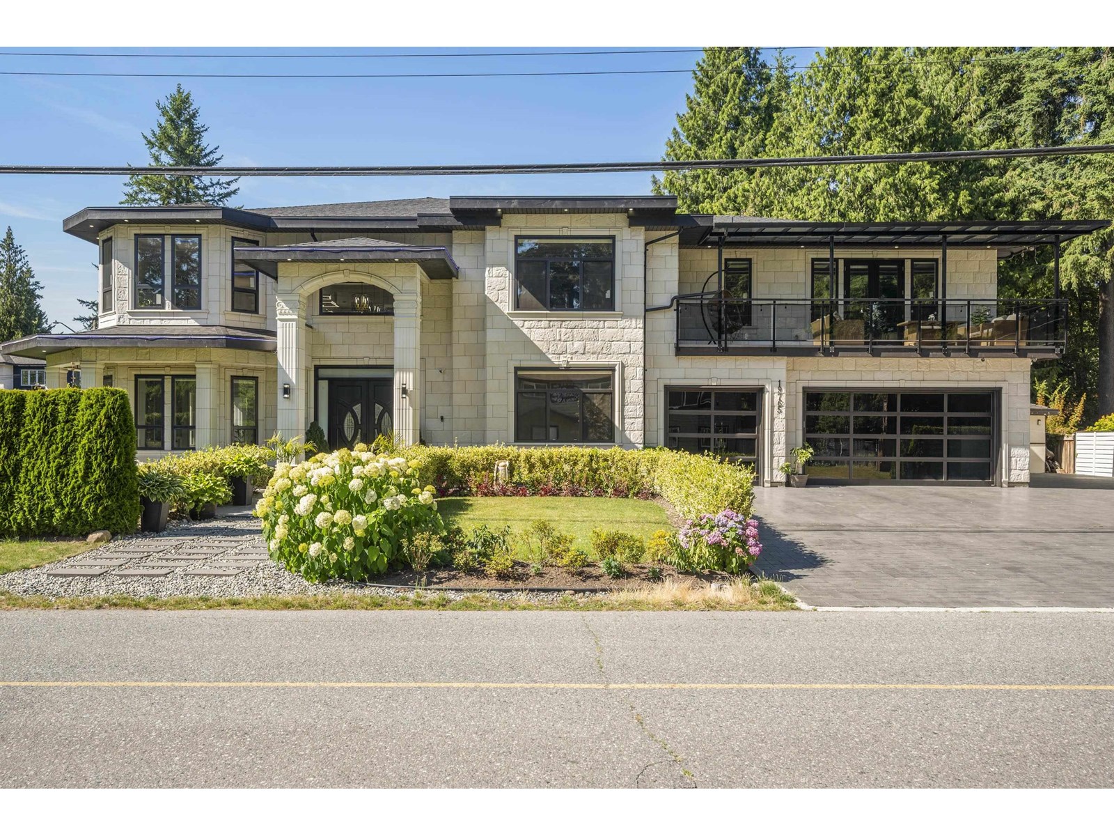 Photo 2 of 19765 38 Avenue, Langley BC
