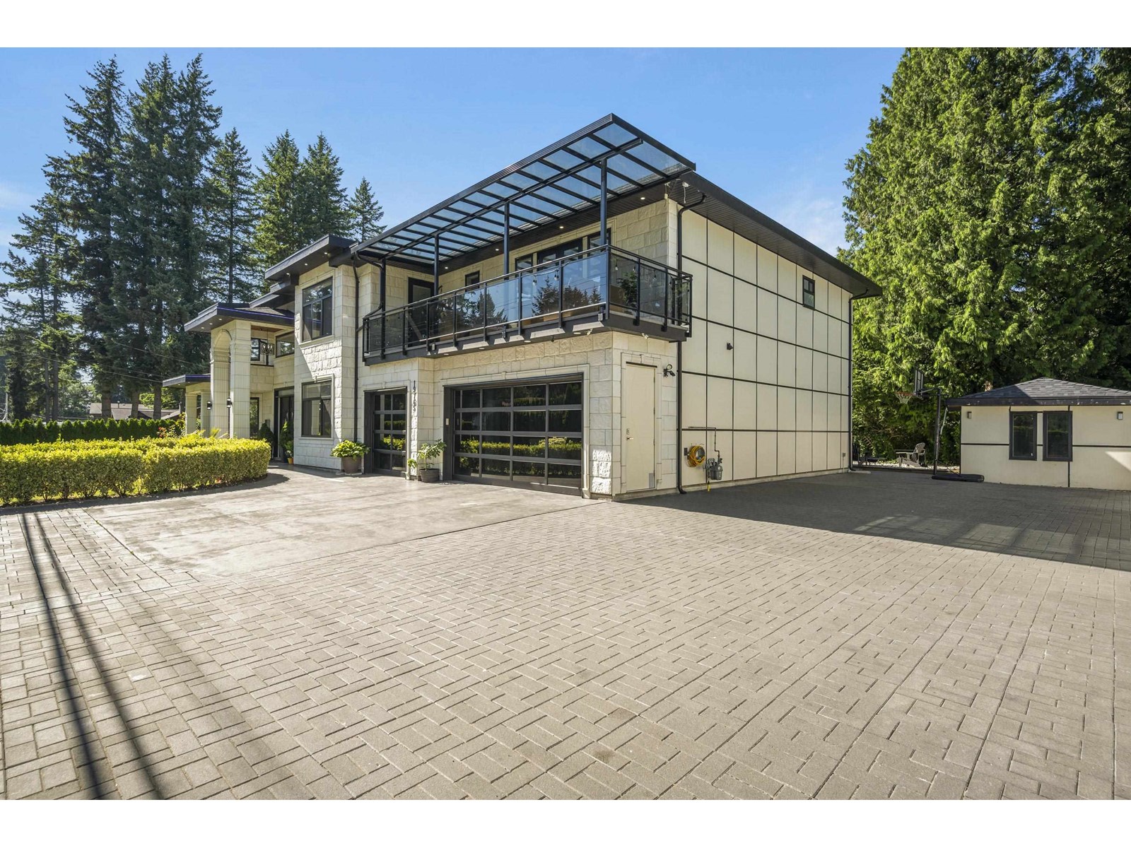 Photo 3 of 19765 38 Avenue, Langley BC