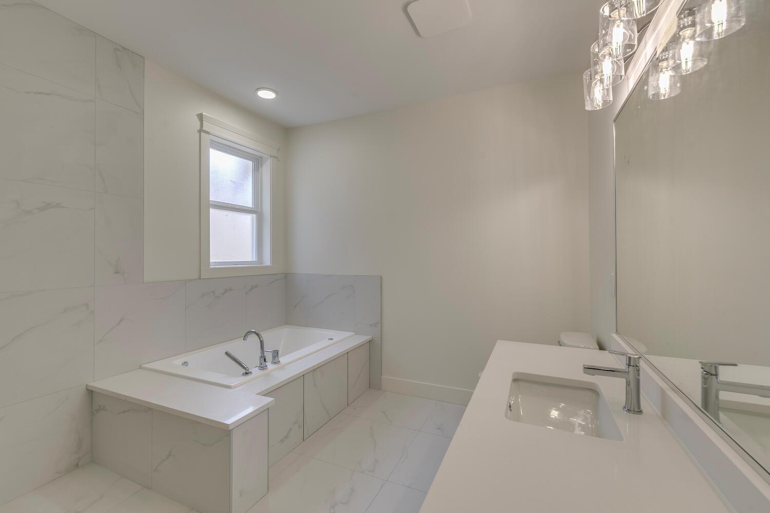 60 14550 MORRIS VALLEY ROAD, Mission