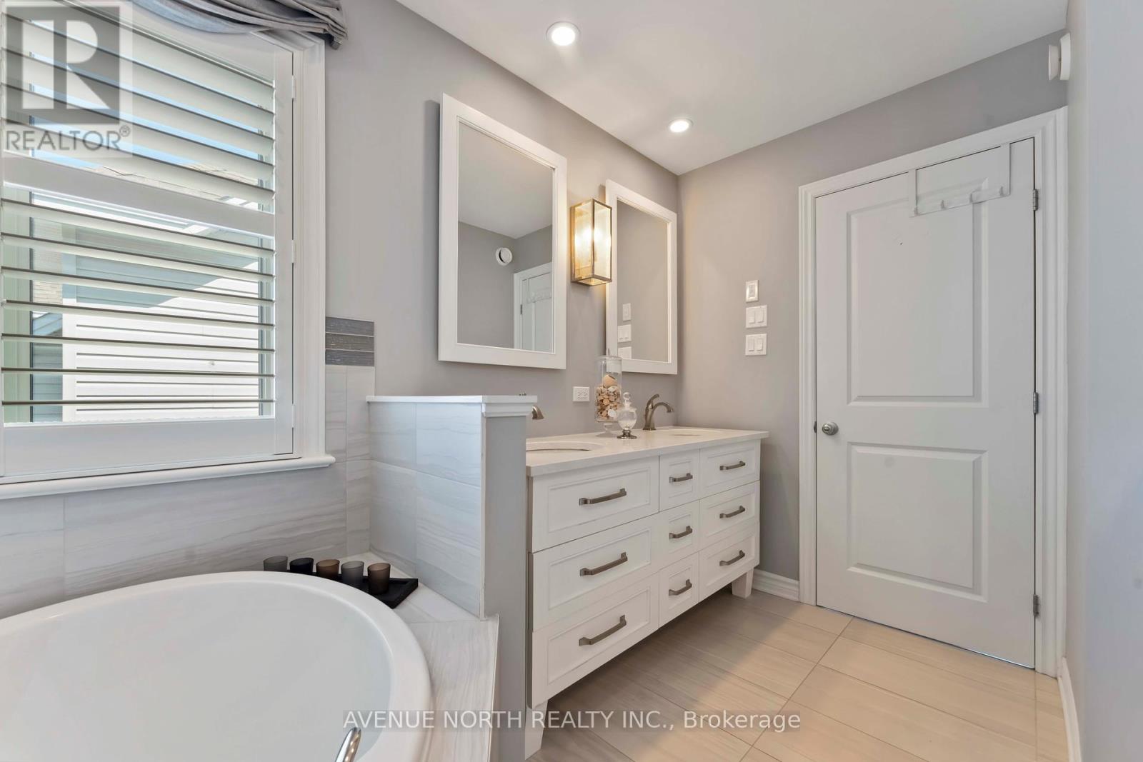 Photo 31 of 714 Bunchberry Way, Ottawa ON
