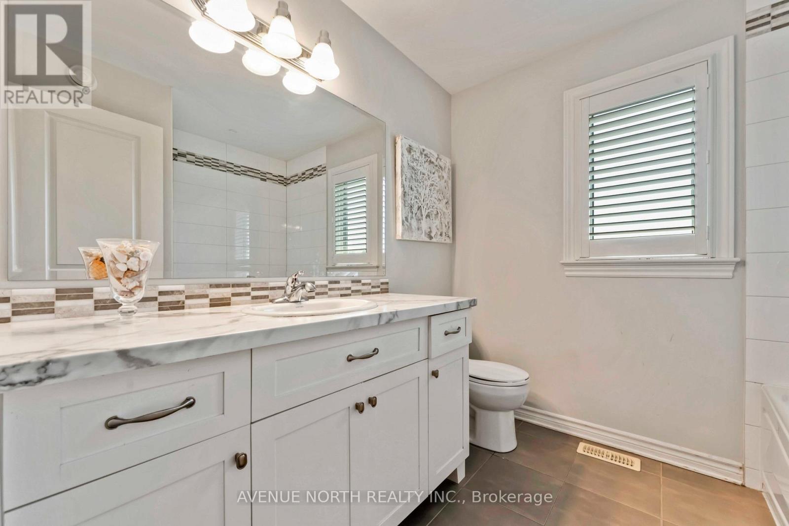 Photo 15 of 714 Bunchberry Way, Ottawa ON