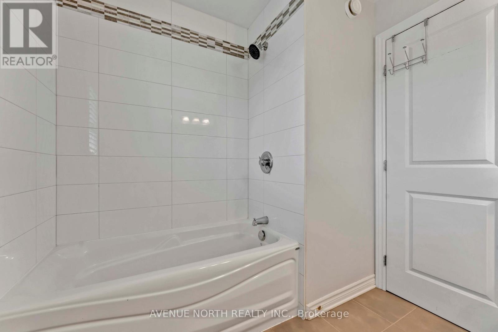 Photo 10 of 714 Bunchberry Way, Ottawa ON