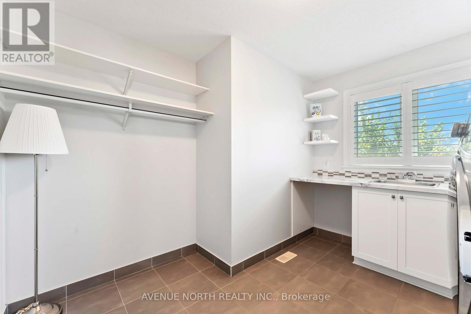 Photo 8 of 714 Bunchberry Way, Ottawa ON