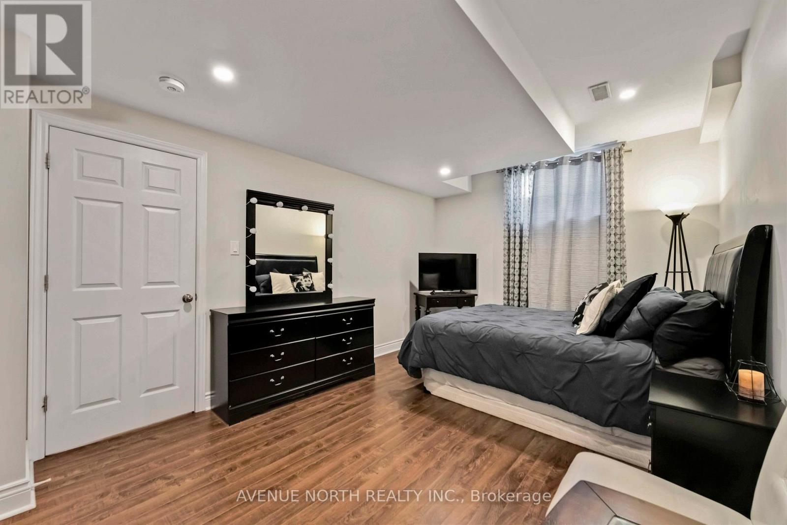 Photo 32 of 714 Bunchberry Way, Ottawa ON