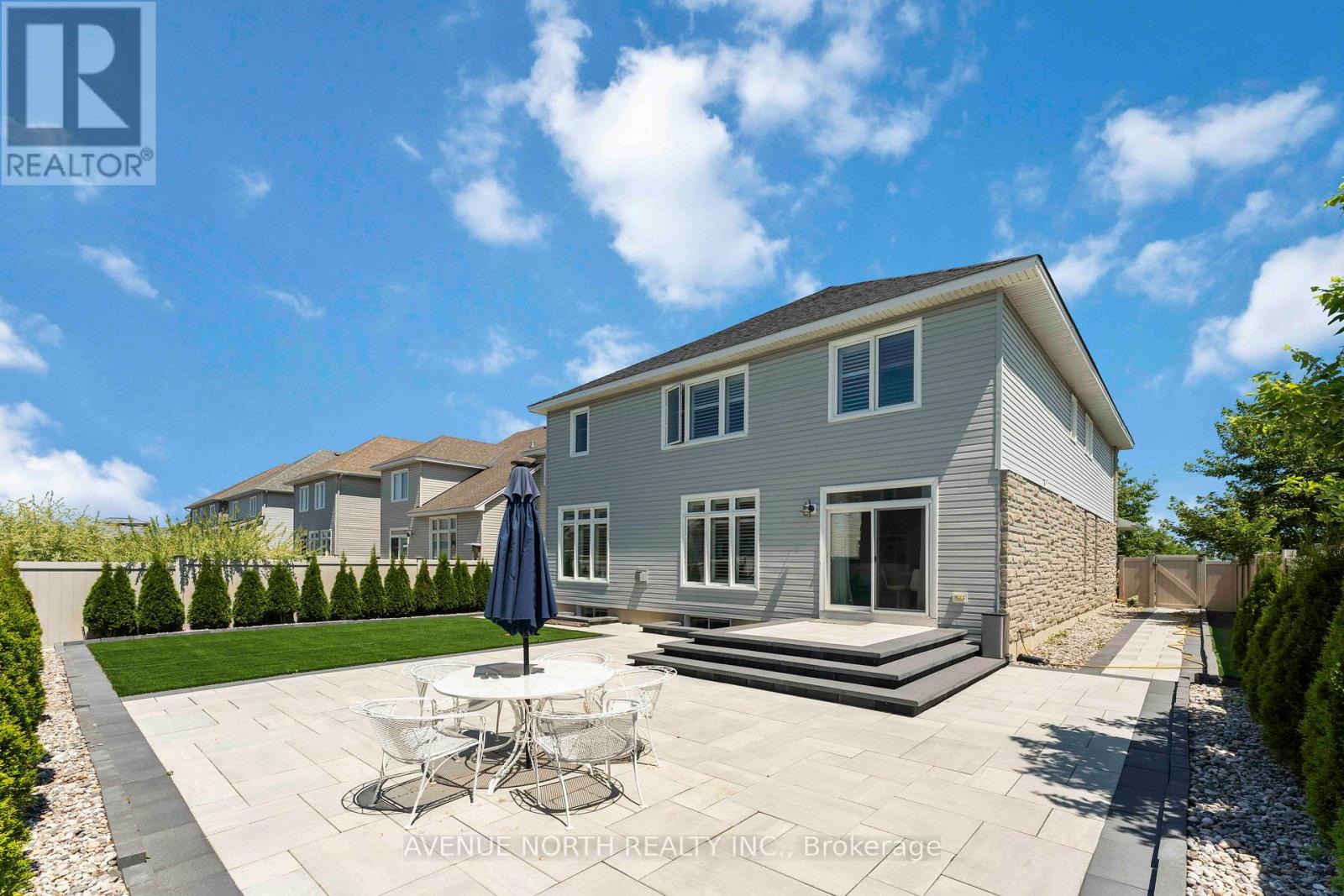 Photo 3 of 714 Bunchberry Way, Ottawa ON