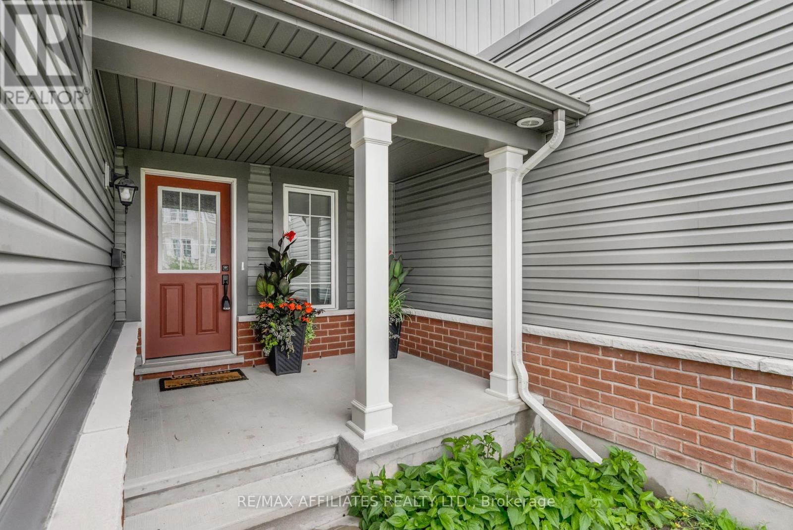 Photo 4 of 514 Broadleaf Street, Ottawa ON