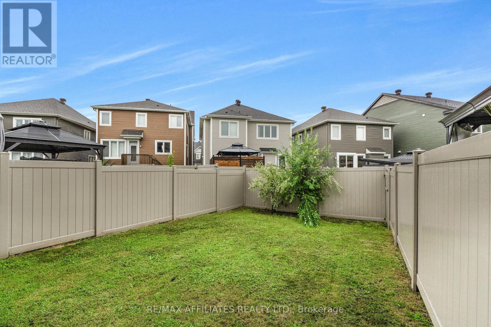 Photo 14 of 514 Broadleaf Street, Ottawa ON