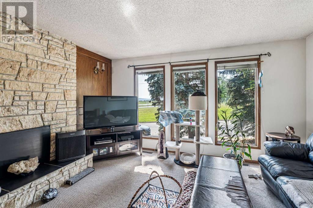 Single Family House for Sale in  Edgehill Drive NW Edgemont Calgary 