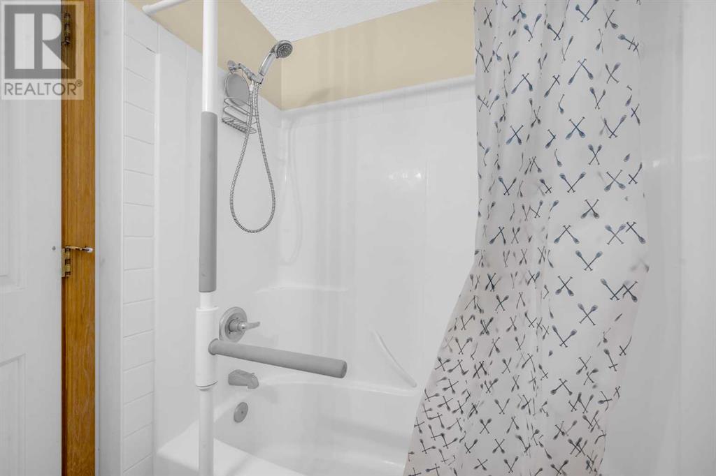 Single Family House Loft for Sale in    Avenue NE Mayland Heights Calgary 