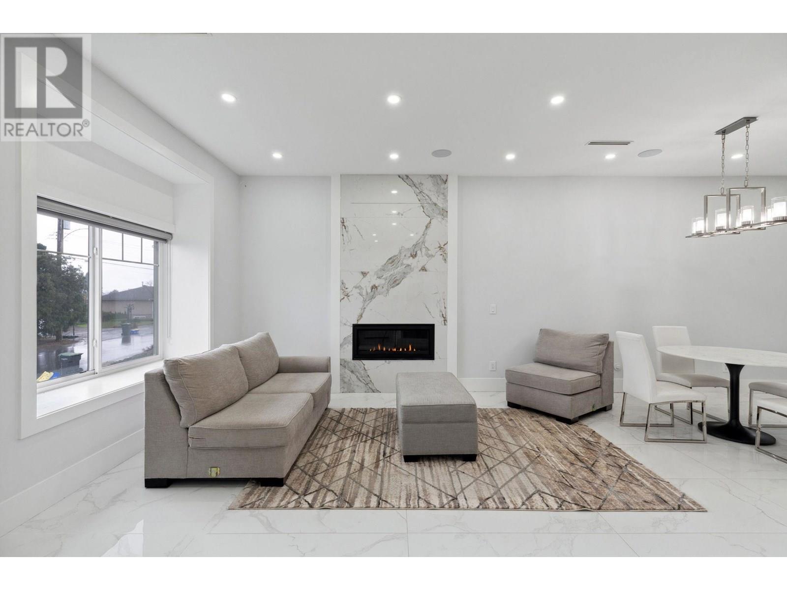 Photo 3 of 1137 Dansey Avenue, Coquitlam BC