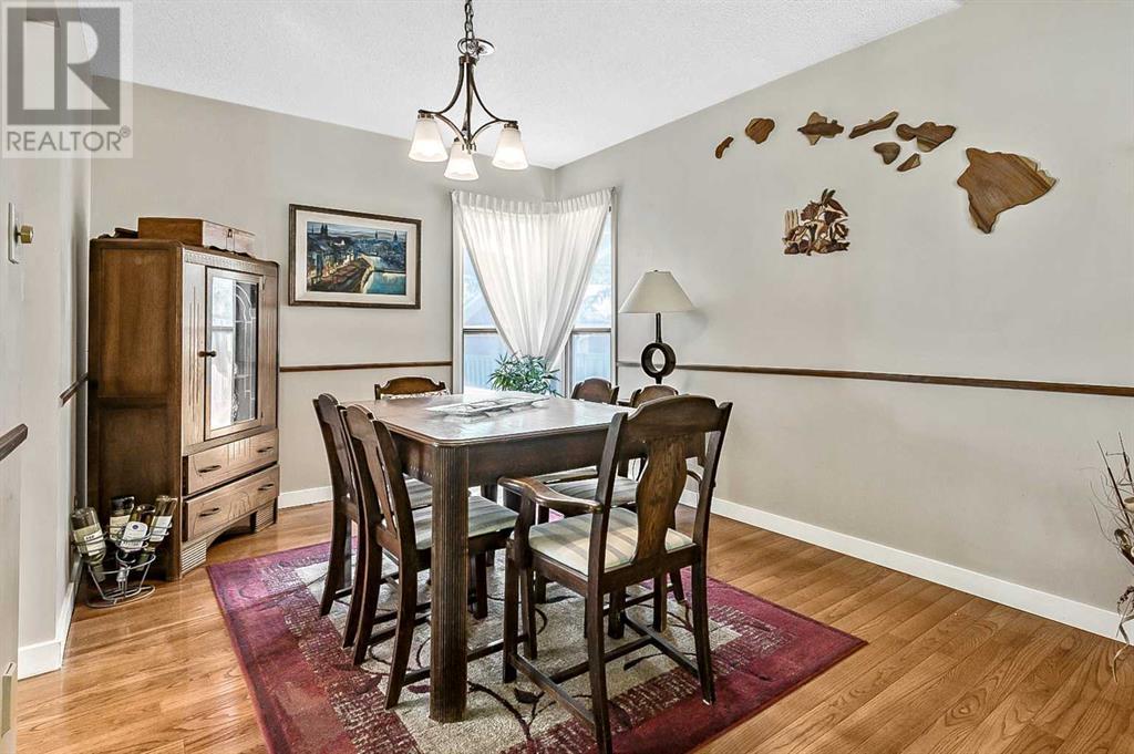 Single Family House 5 Level for Sale in  Lock Crescent Rosemont Okotoks 