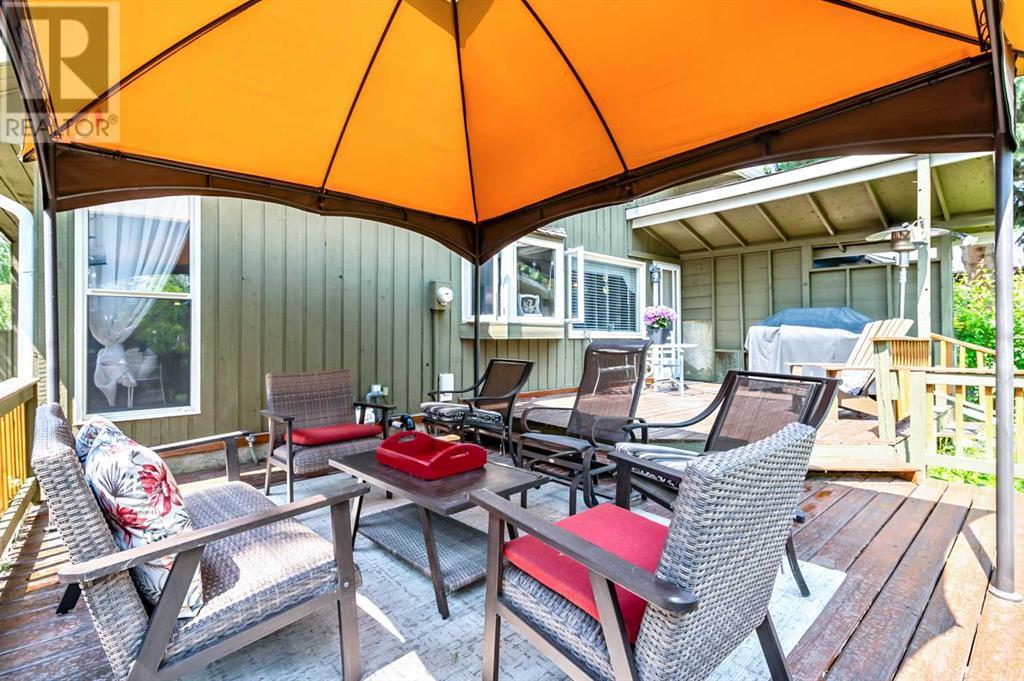 Single Family House 5 Level for Sale in  Lock Crescent Rosemont Okotoks 
