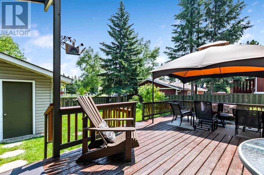 Single Family House 5 Level for Sale in  Lock Crescent Rosemont Okotoks 