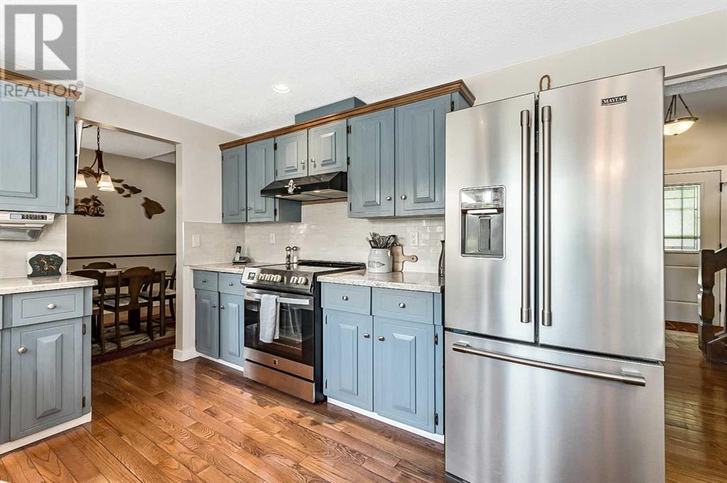 Single Family House 5 Level for Sale in  Lock Crescent Rosemont Okotoks 