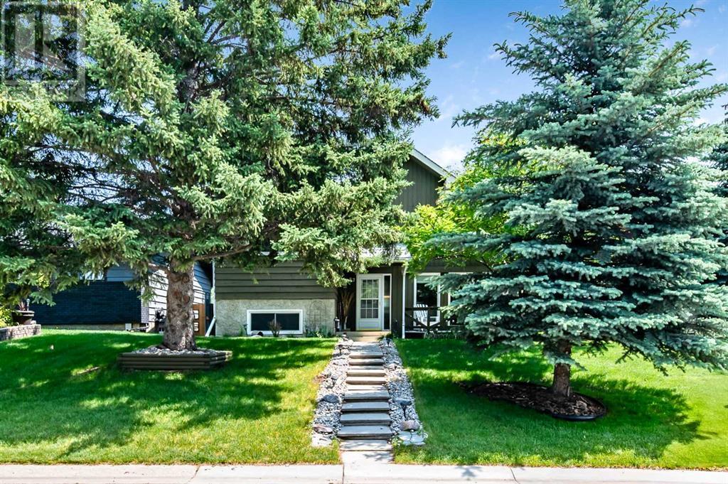 Single Family House 5 Level for Sale in  Lock Crescent Rosemont Okotoks 