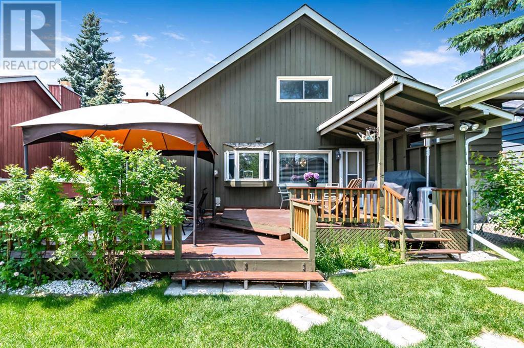Single Family House 5 Level for Sale in  Lock Crescent Rosemont Okotoks 