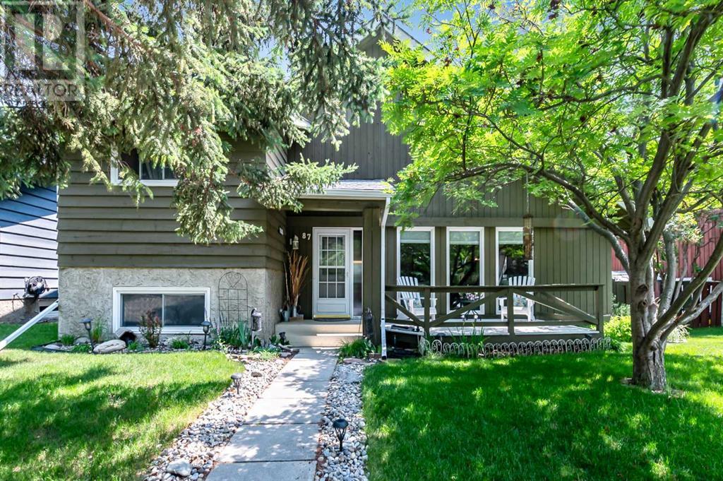 Single Family House 5 Level for Sale in  Lock Crescent Rosemont Okotoks 