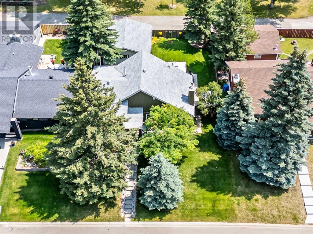 Single Family House 5 Level for Sale in  Lock Crescent Rosemont Okotoks 