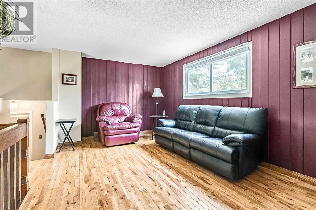 Single Family House 5 Level for Sale in  Lock Crescent Rosemont Okotoks 