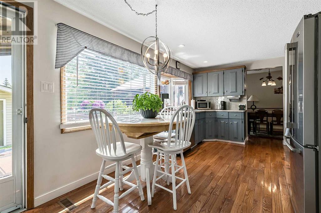Single Family House 5 Level for Sale in  Lock Crescent Rosemont Okotoks 