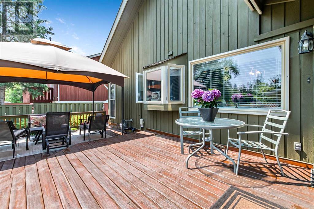 Single Family House 5 Level for Sale in  Lock Crescent Rosemont Okotoks 