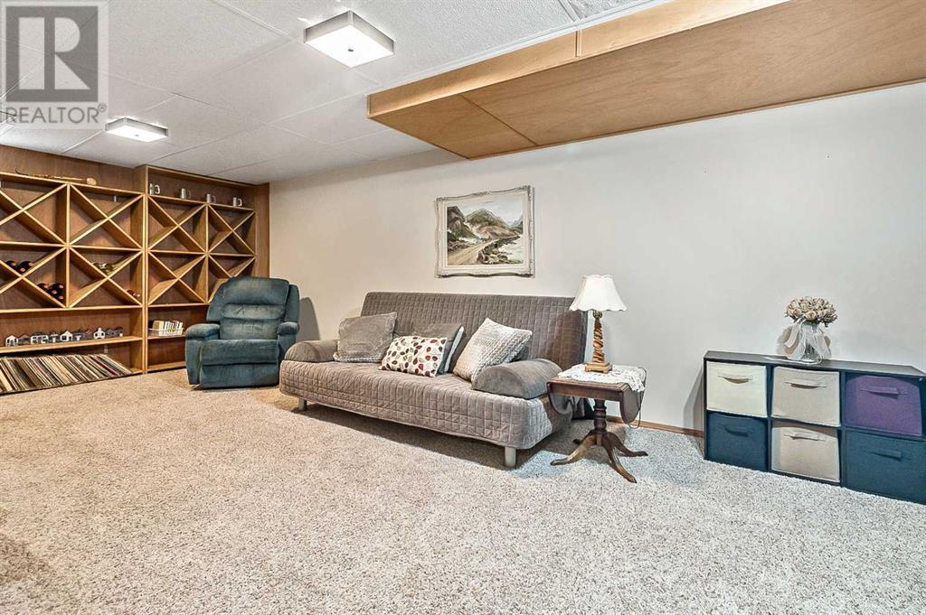Single Family House 5 Level for Sale in  Lock Crescent Rosemont Okotoks 