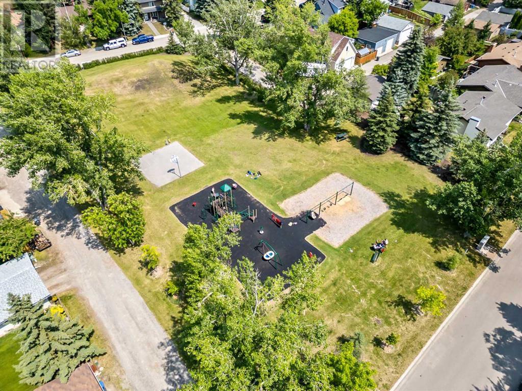 Single Family House 5 Level for Sale in  Lock Crescent Rosemont Okotoks 