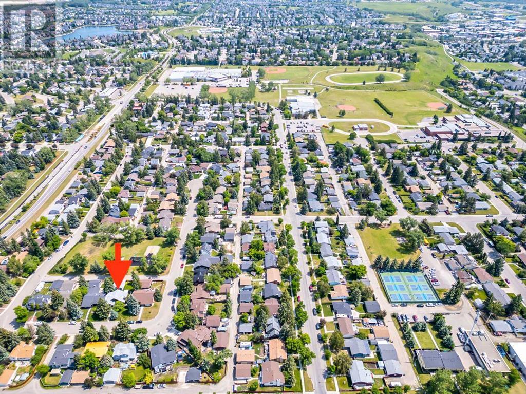 Single Family House 5 Level for Sale in  Lock Crescent Rosemont Okotoks 