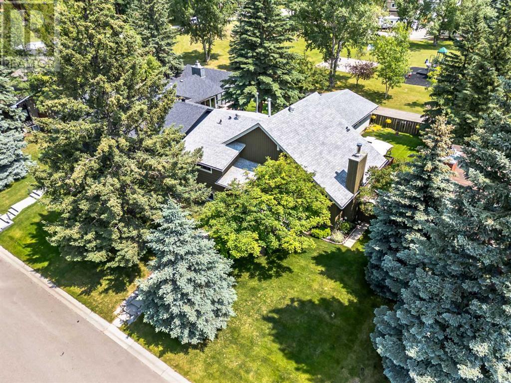 Single Family House 5 Level for Sale in  Lock Crescent Rosemont Okotoks 