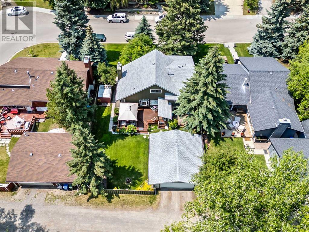 Single Family House 5 Level for Sale in  Lock Crescent Rosemont Okotoks 