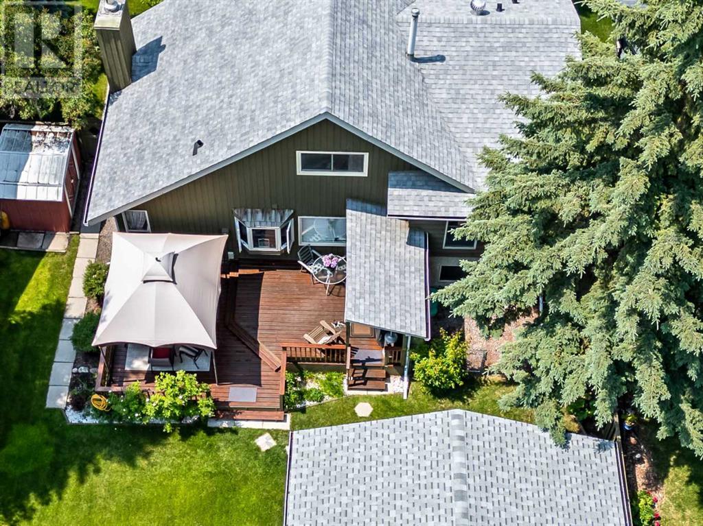 Single Family House 5 Level for Sale in  Lock Crescent Rosemont Okotoks 
