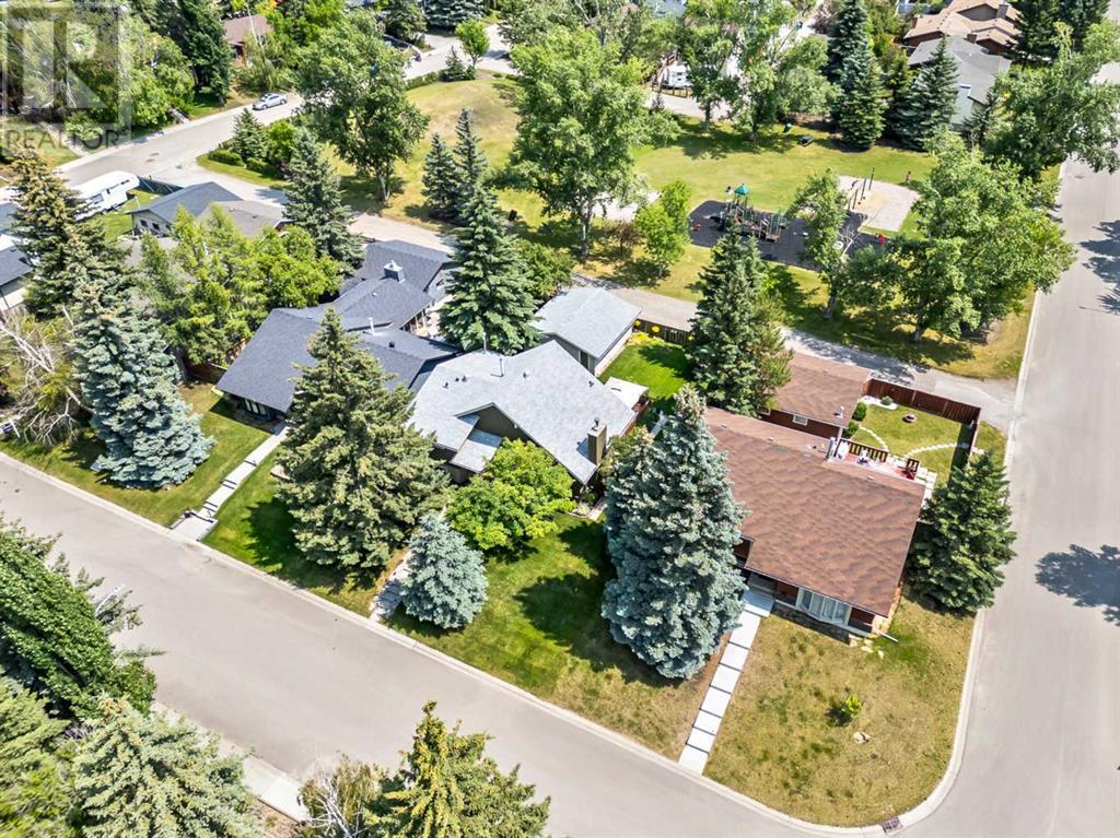 Single Family House 5 Level for Sale in  Lock Crescent Rosemont Okotoks 