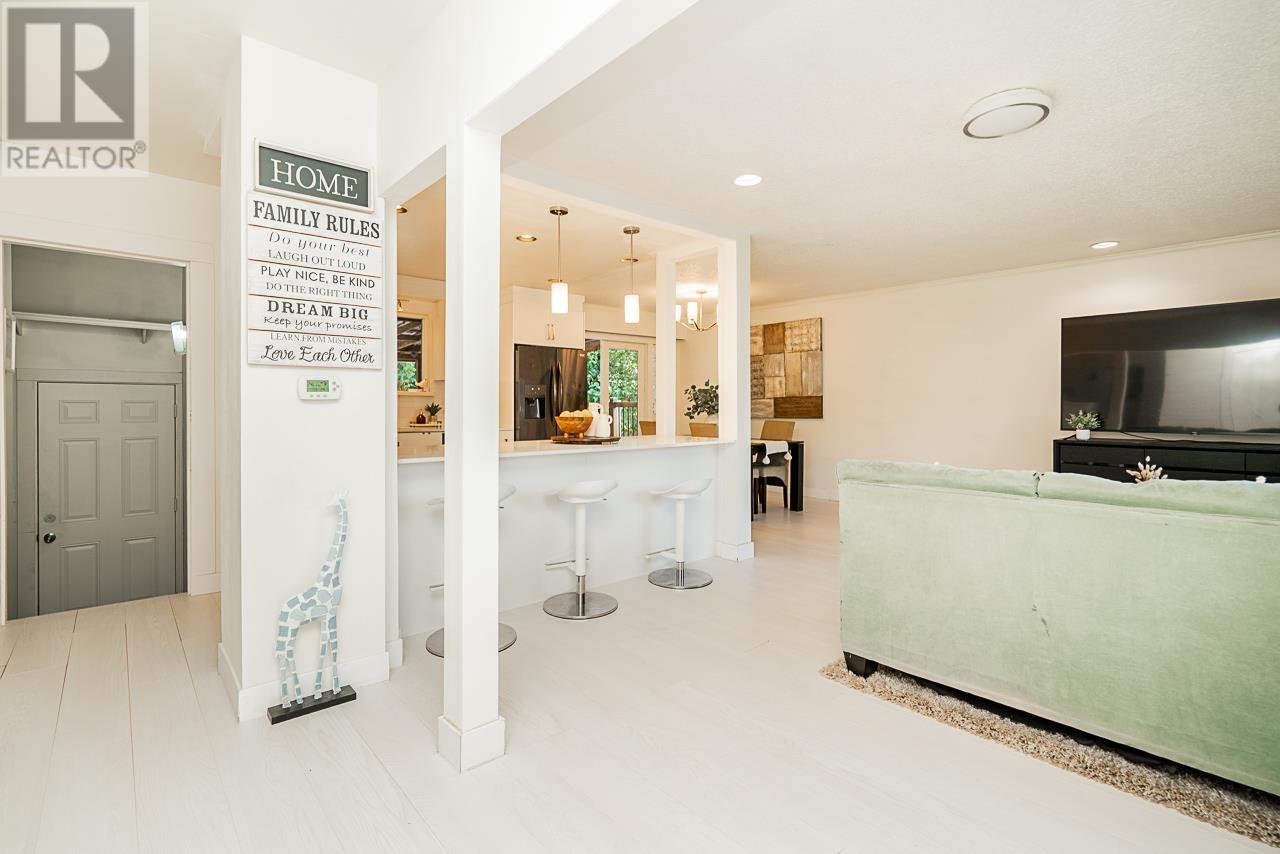 Photo 10 of 24084 102 Avenue, Maple Ridge BC