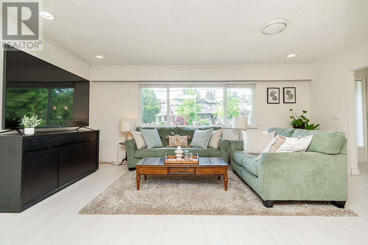 Photo 11 of 24084 102 Avenue, Maple Ridge BC