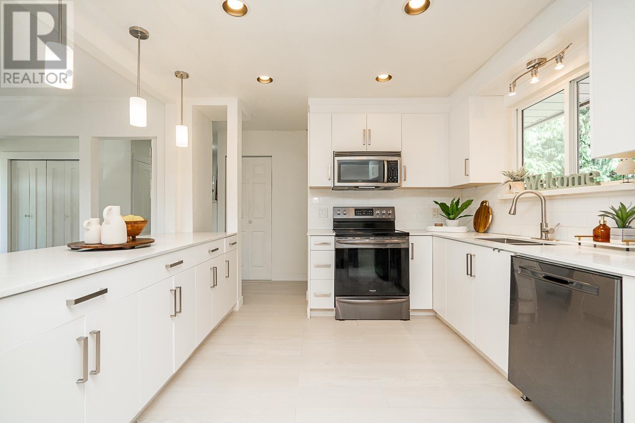 Photo 6 of 24084 102 Avenue, Maple Ridge BC