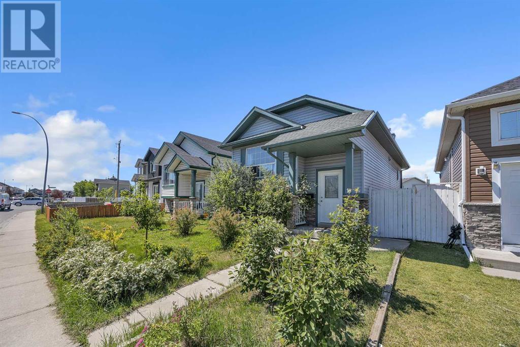 Single Family House Bi-level for Sale in  Saddlemont Way NE Saddle Ridge Calgary 