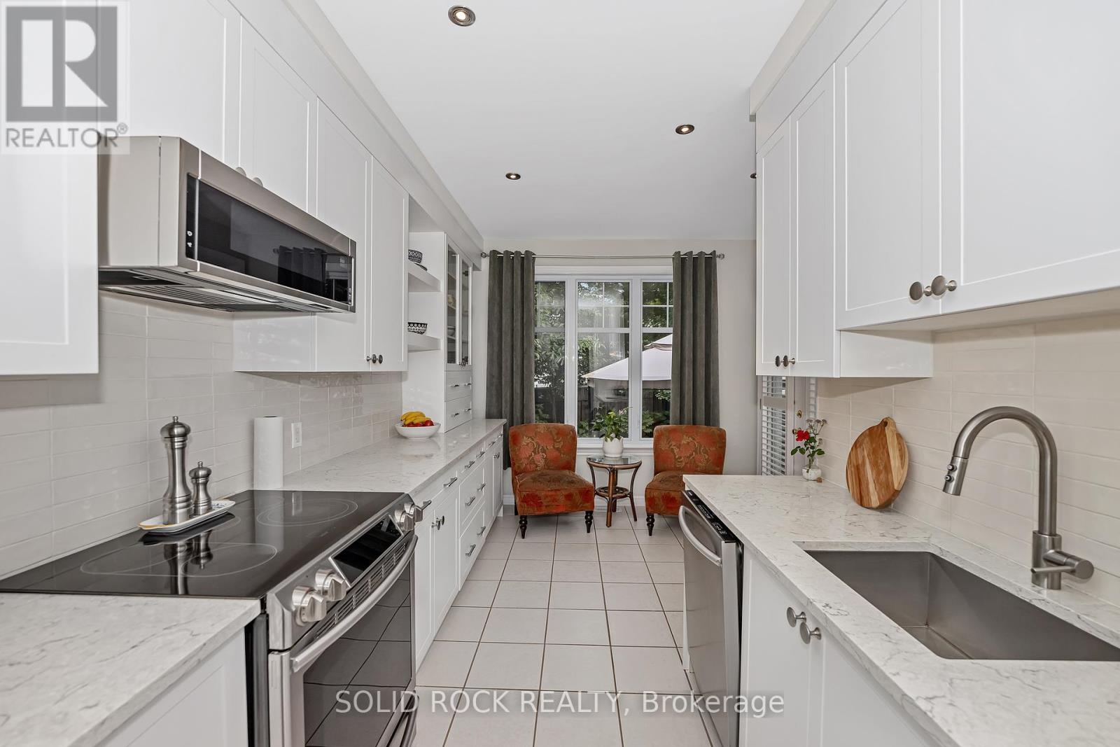 Photo 7 of 411 Cache Bay Crescent E, Ottawa ON