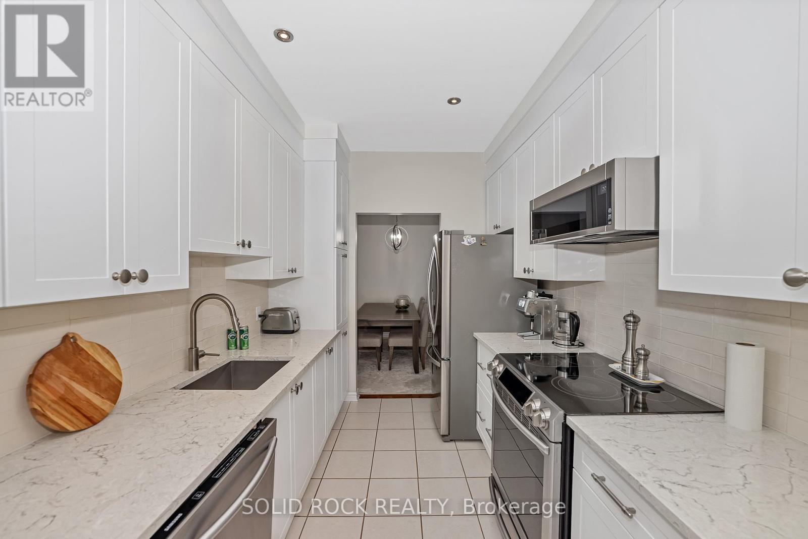 Photo 12 of 411 Cache Bay Crescent E, Ottawa ON