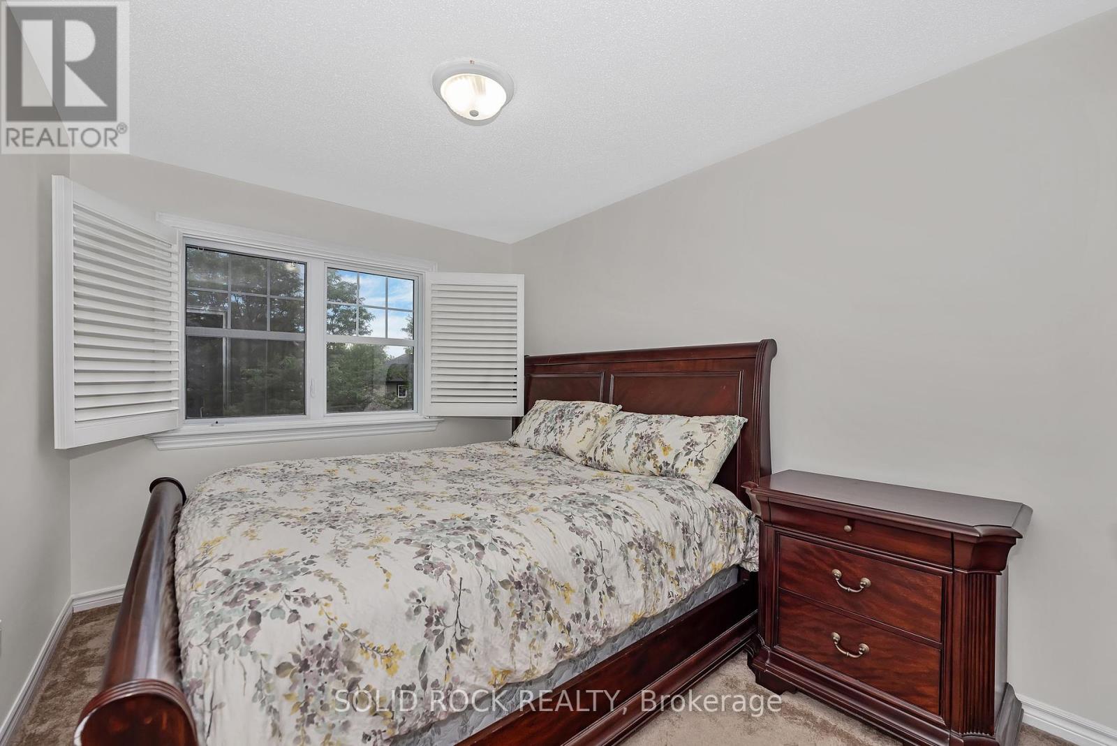 Photo 11 of 411 Cache Bay Crescent E, Ottawa ON