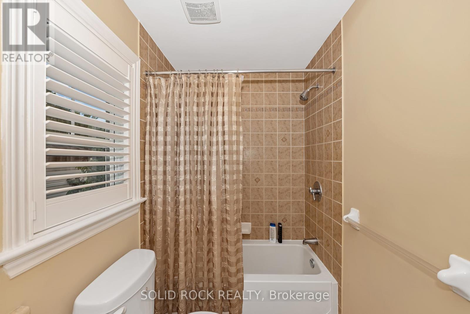 Photo 21 of 411 Cache Bay Crescent E, Ottawa ON