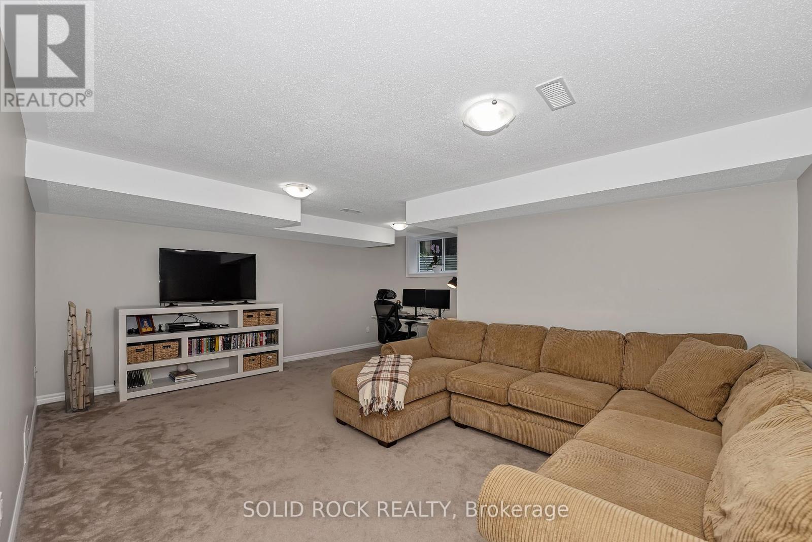 Photo 14 of 411 Cache Bay Crescent E, Ottawa ON