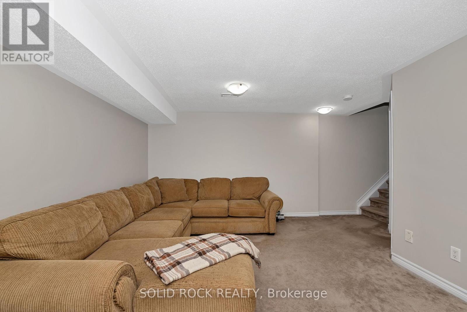 Photo 23 of 411 Cache Bay Crescent E, Ottawa ON