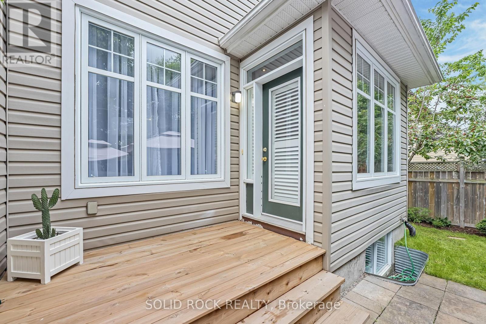 Photo 8 of 411 Cache Bay Crescent E, Ottawa ON