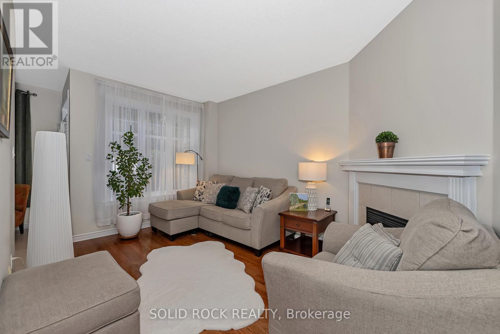 Photo 3 of 411 Cache Bay Crescent E, Ottawa ON