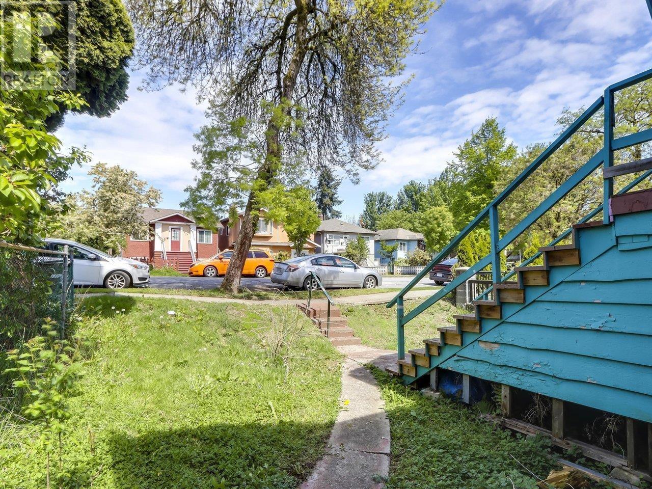 Photo 15 of 3280 E Georgia Street, Vancouver BC