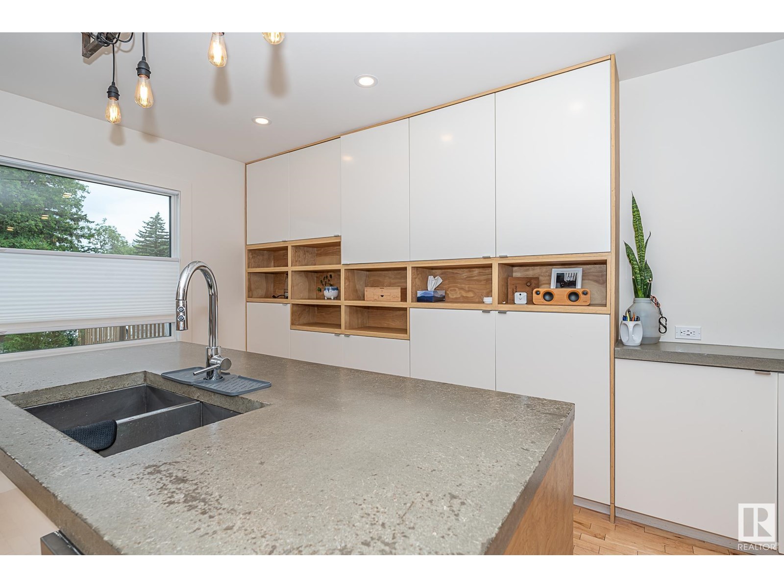 Photo 9 of 12211 42 A Av Nw, Edmonton AB