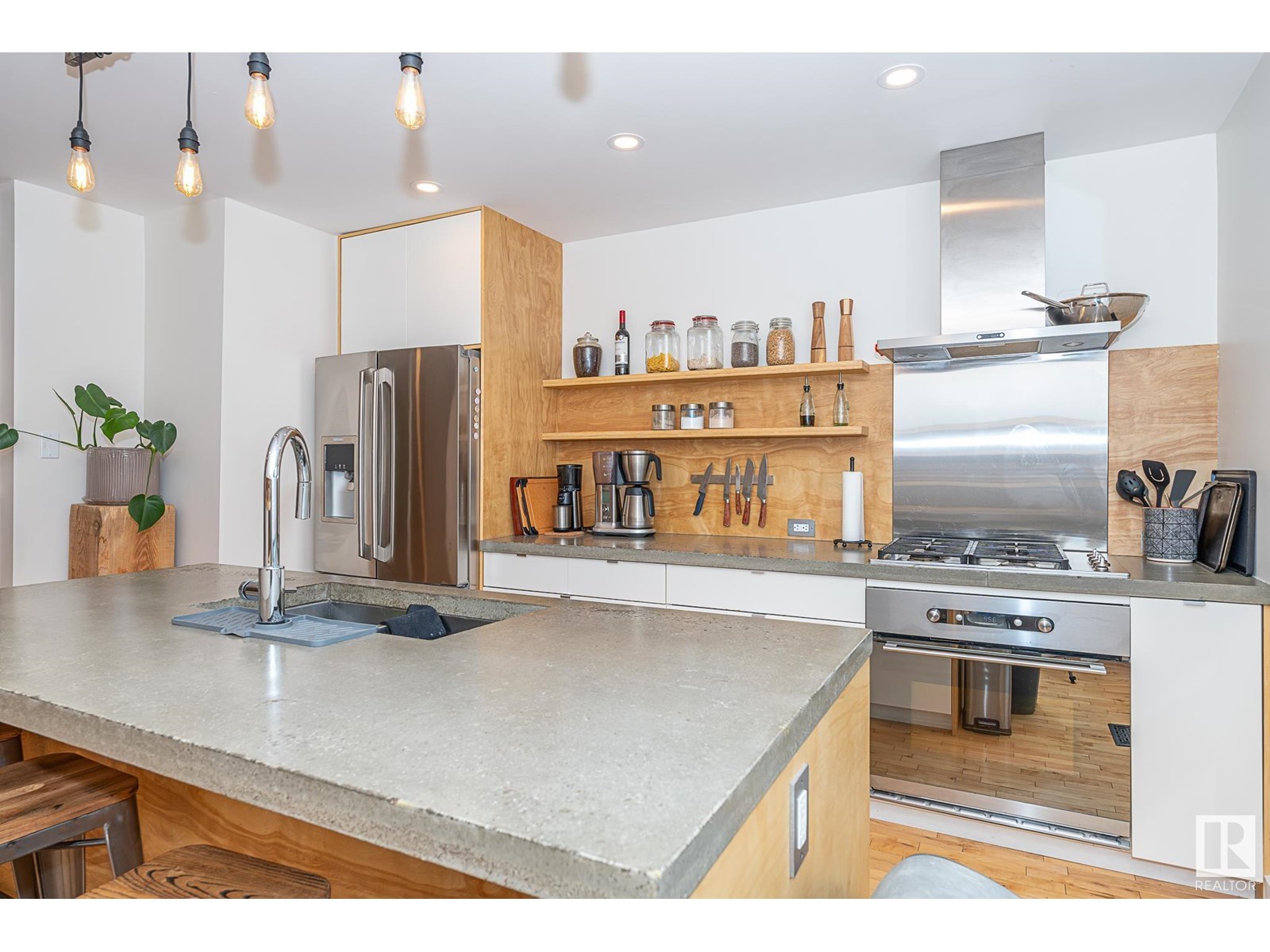Photo 6 of 12211 42 A Av Nw, Edmonton AB